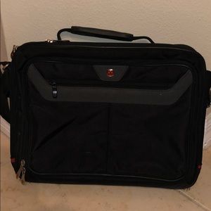 Swiss GEAR 15” laptop over the shoulder bag